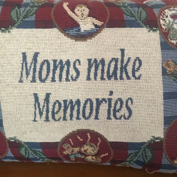 Rare Vintage Moms Make Memories Decoration Pillow - Picture 7 of 13